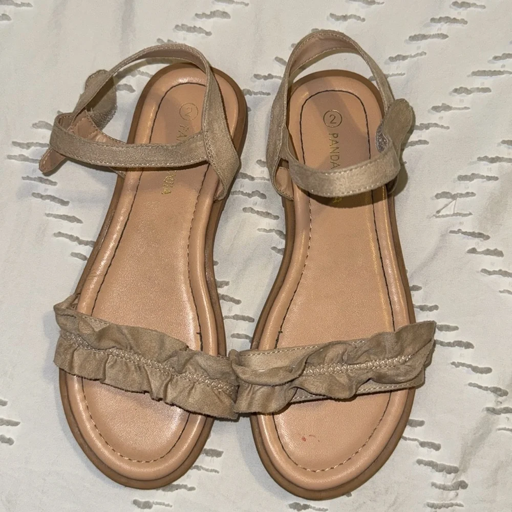 EUC Girls Beige Tan Sandals Open Toe Ruffles Dress Summer Size 2 Ankle Strap